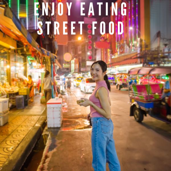 enjoy eating street food (2)